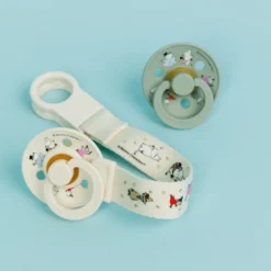 Bibs X Moomins Colour Pacifier & Loop Clip Gift Set Latex Size 2 Ivory/Sage (1 sæt)