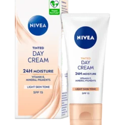 Nivea Tinted Day Cream Light SPF15 (50 ml)
