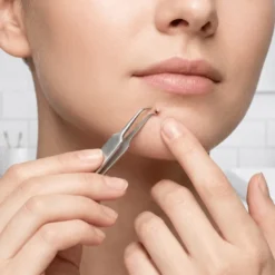 UNIQ Blackhead Tweezer Hudormefjerner Pincet (1 stk)