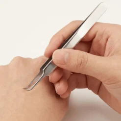 UNIQ Blackhead Tweezer Hudormefjerner Pincet (1 stk)