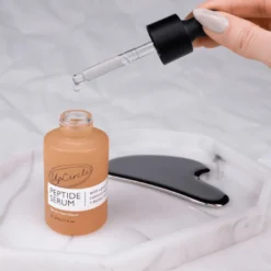 UpCircle Peptide Serum with upcycled Custard Apple + Blood Orange (30 ml)
